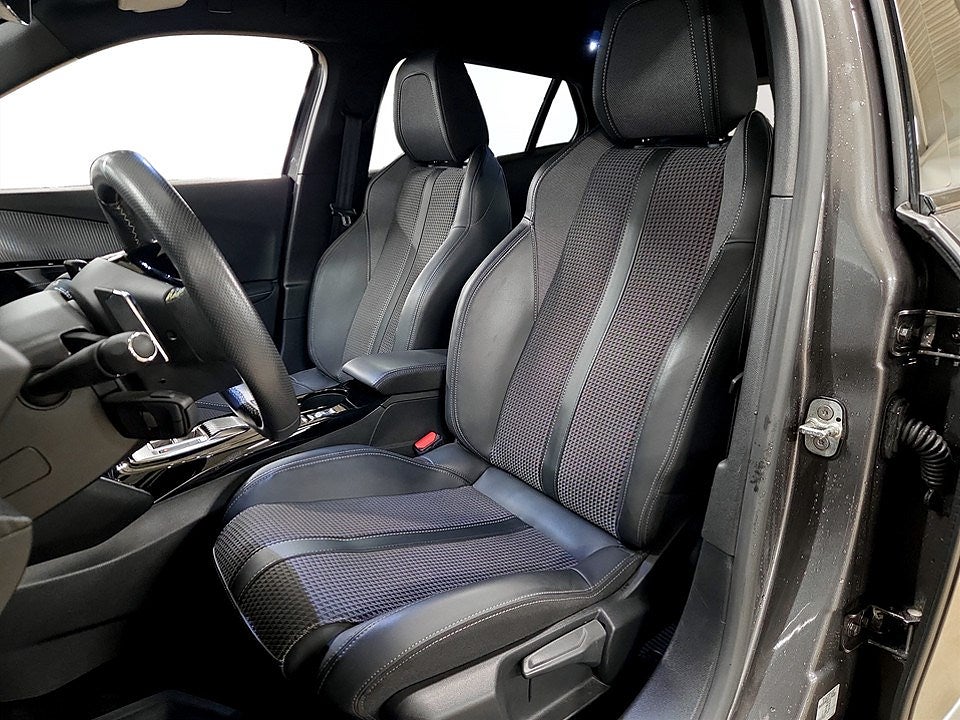 Bild på Peugeot 2008 GT 1.2 PT 130hk Aut - B-KAMERA, CARPLAY