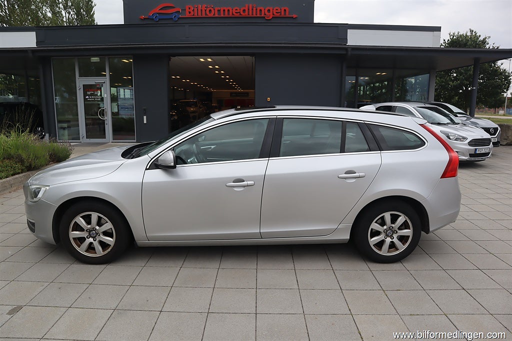 Volvo V60 D5 215hk Aut Momentum Bussines Ed Drag Taklucka Svensksåld