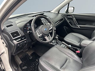 Subaru Forester 2.0 4WD Sov-däck/Drag/Kamera/Pano/Skinn/Kedja/P-sens