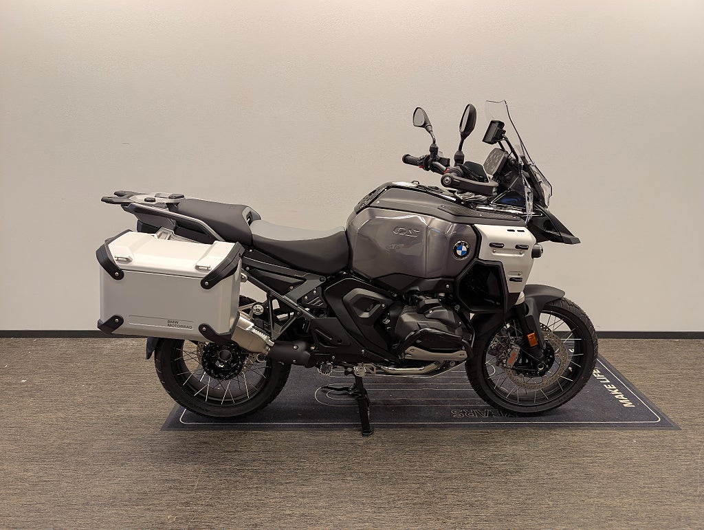 BMW R1300GS Adventure TB höjd 860-890mm Sidoväskor ingår