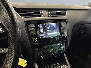 Skoda Octavia Kombi 2.0 TDI 4×4 RS S&V-hjul/Carplay/Drag/Canton/Skinn – bild 11