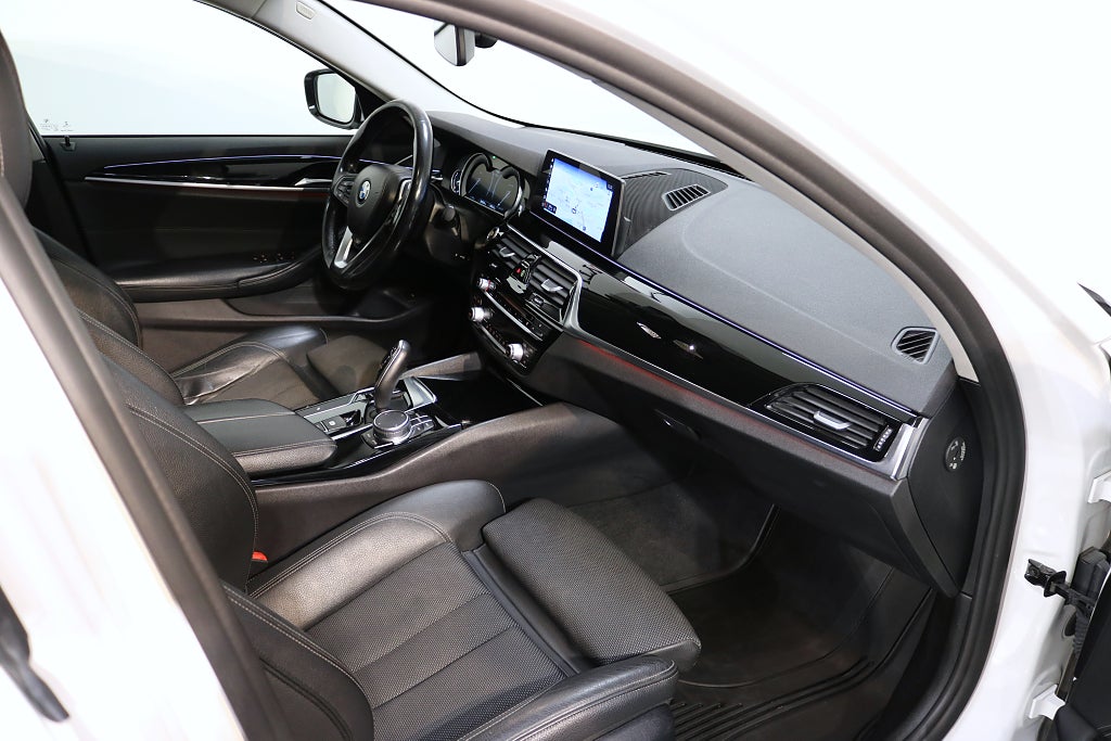 BMW 520d 2018 - miniatyr 14