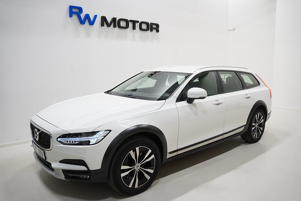 Volvo V90 Cross Country D4 AWD 190hk Momentum B-kamera Drag D-värm VOC Carplay 