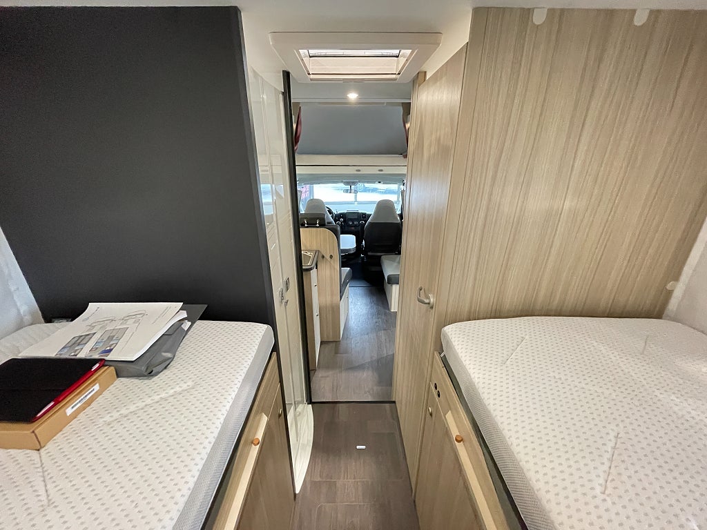 Sun Living A 75 SL / B-körkort/5 bältad/Långbädd/Garage/El-Patron/Fint skic - Sun Living