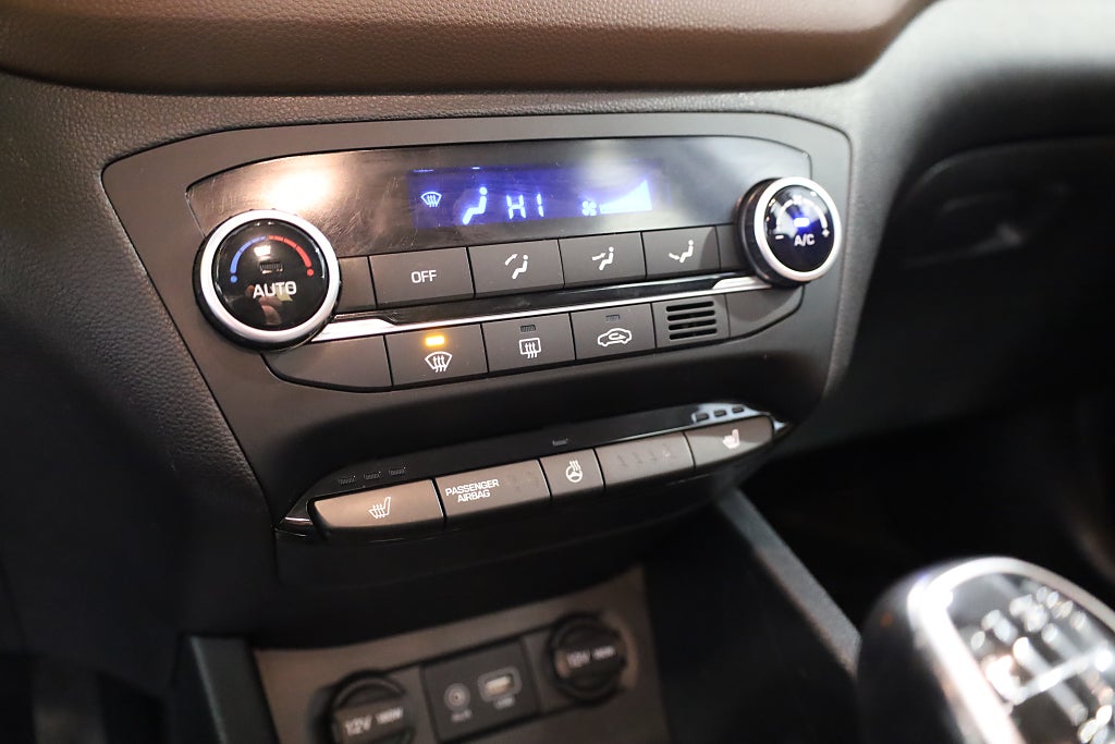 Hyundai i20 1,4 101hk Premium PDC Blåtand USB Rattvärme 2016