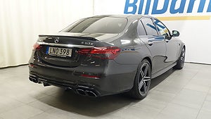 Mercedes har en V8-motor som genererar 612 hästkrafter. 