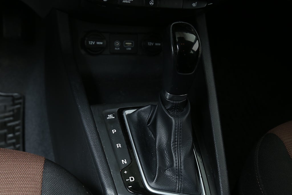 Hyundai i20 1,4 101hk Premium Automat P-sensor 2016