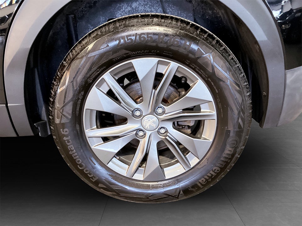 Bild på Peugeot E-2008 Active 136hk Aut BACKSENSORER FARTHÅLLARE