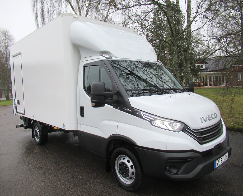 Iveco 35-160 Påbyggt Skåp 2,20 m, Lift med Drag 3500 kg