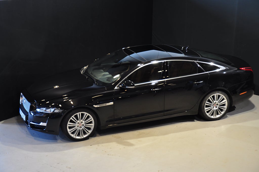 Jaguar XJ 3.0 V6 300hk Portfolio/Facelift/Panorama/Massage