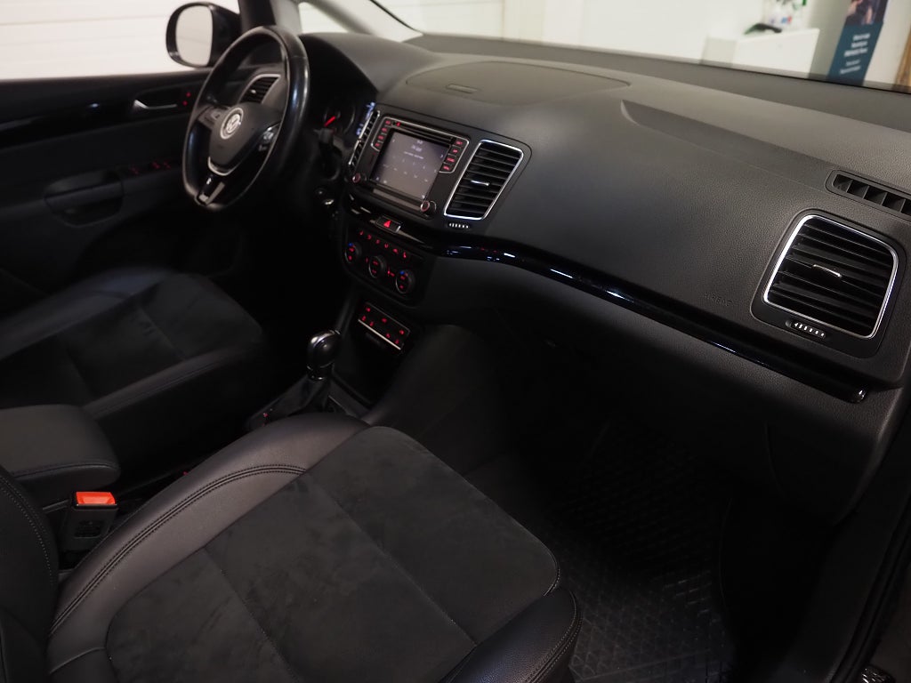 Volkswagen Sharan 7-sits 2.0 TDI 4Motion 177hk GT Premium Drag Kamera D-Vär 2019