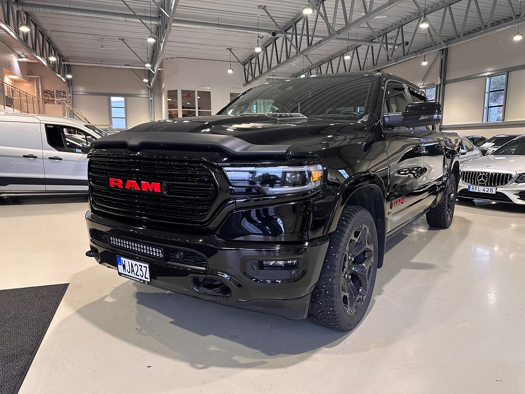 RAM 1500 5.7 V8 HEMI eTorque LIMITED Red Edition 4x4 TorqueFlite