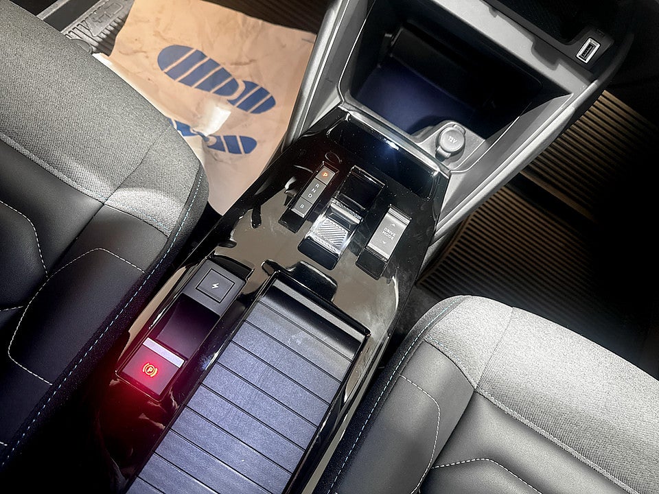 Bild på Citroën e-C4 Shine 50kWh 136hk Aut B-KAMERA CARPLAY KEYLESS