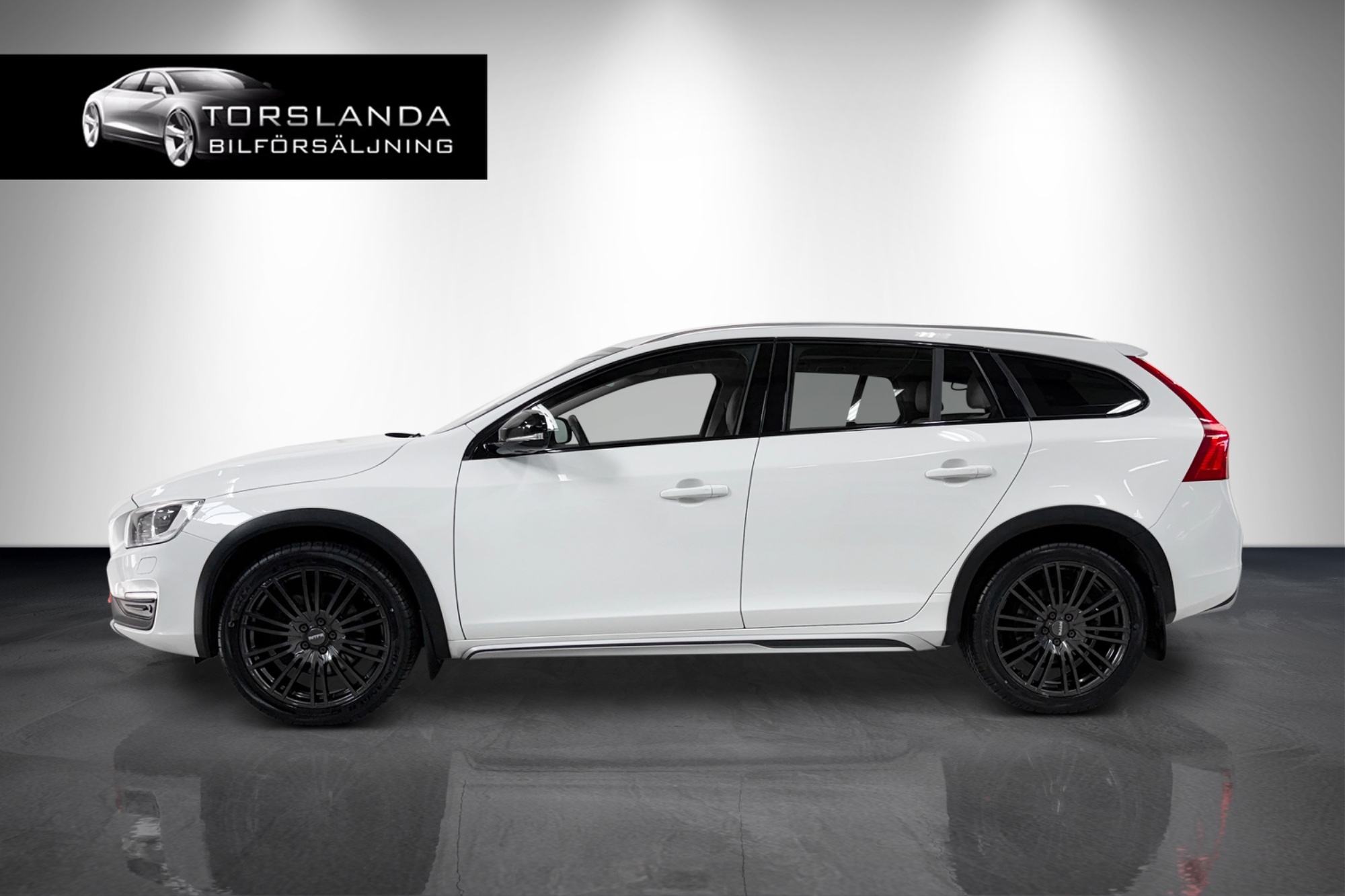 Volvo V60 Cross Country 2018, photo 2/10