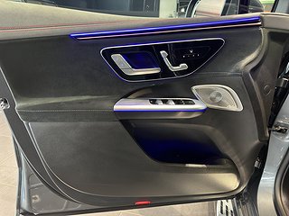 SUV Mercedes-Benz EQE 12 av 14