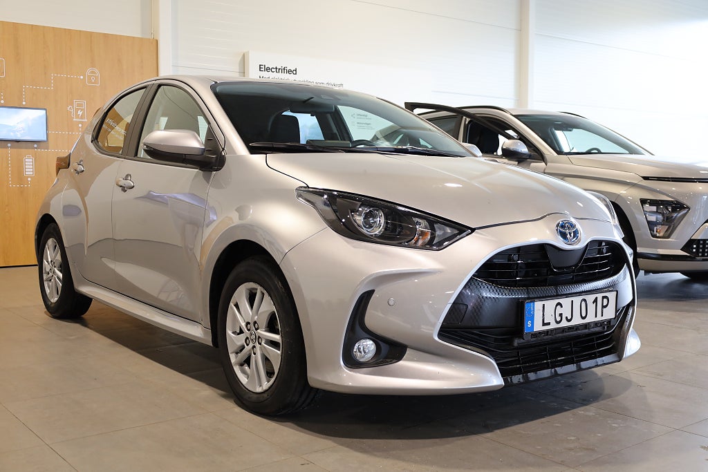Toyota Yaris Hybrid Active Aut 5D Kamera PDC Blåtand 2023