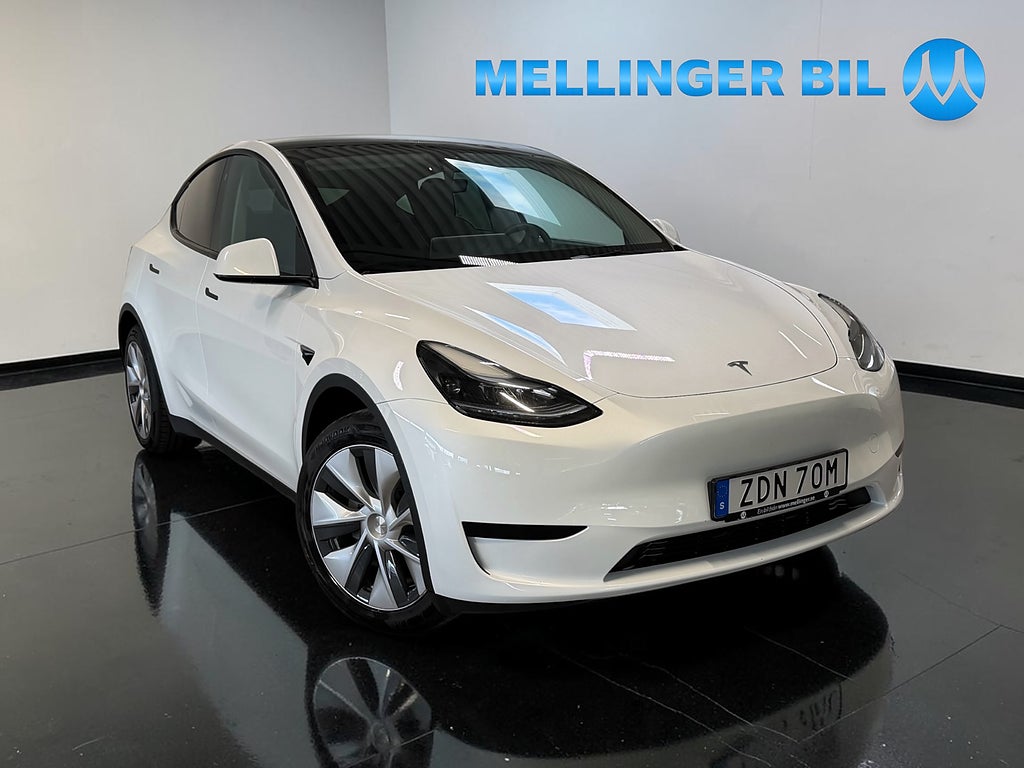 Tesla Model Y Standard Range RWD Dragkrok Panorama 
