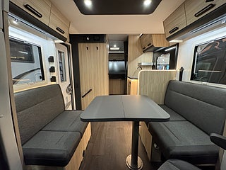 Husbil-halvintegrerad Sun Living S72DC AUT Queen! Clesana & Hydr stödben! 5 av 22