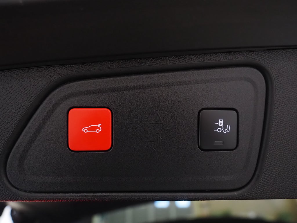 Peugeot 3008 HYBRID4 300 EAT GT | Pano | Drag | Kamera | GPS | Skinn