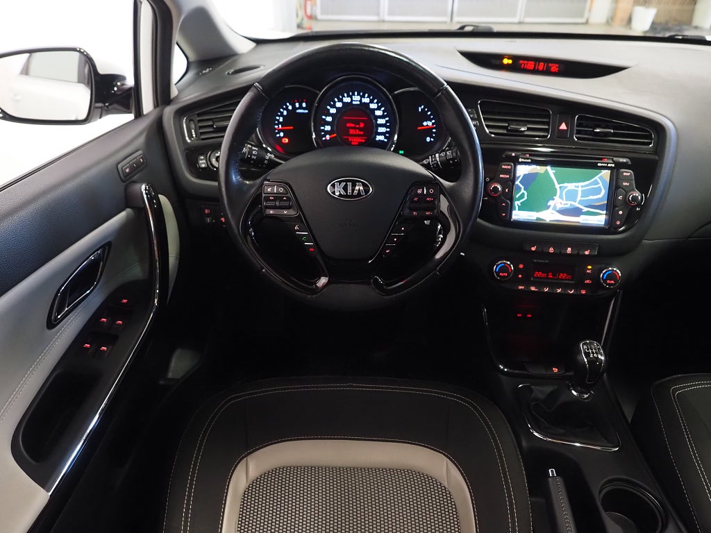 Kia Ceed _sw 1.6 CRDi 128hk Pano Kamera Navi Drag El-Stol M-Värm 2015