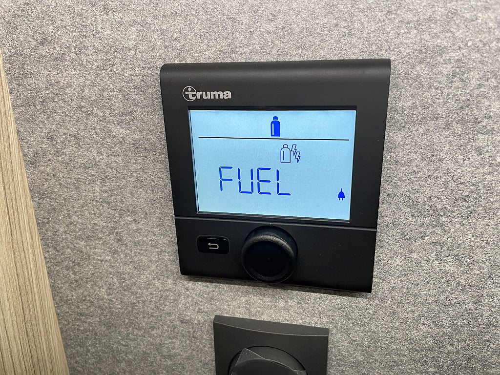 Sun Living V 65 GX / Dieselvärme / Höj & Sänkbarsäng / Automat / B-körkort/ - Sun Living