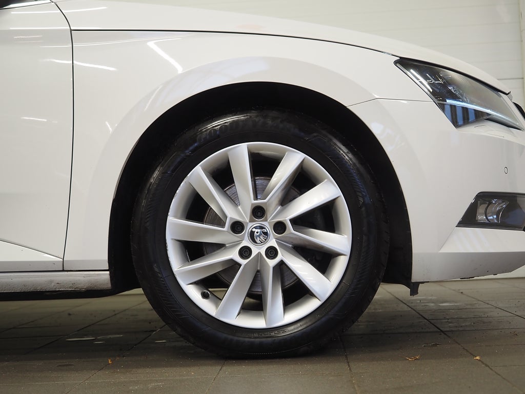 Skoda Superb Kombi 1.5 TSI Business Edt Drag P-Värm B-Kam 2019