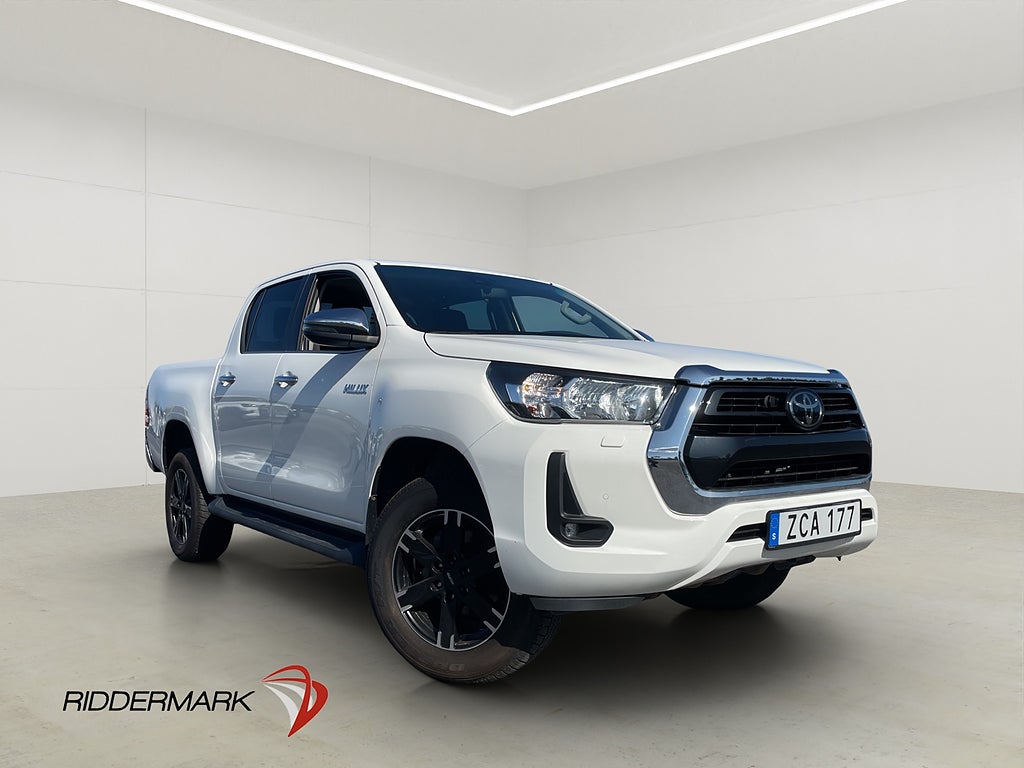 Toyota Hilux 2.4 AWD M/K-Värm Drag Diff Kamera CARPLAY Moms