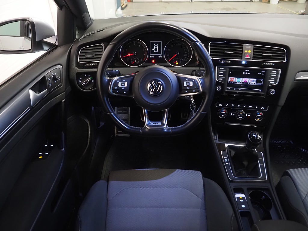 Volkswagen Golf 1.4 TSI 150hk GT R-Line Parkeringsvärmare ACC 2016