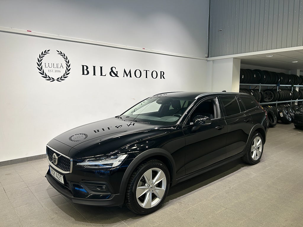 Volvo V60 Cross Country B4 AWD Geartronic Core|Backkamera|Värm|Drag|SoV|4.99%