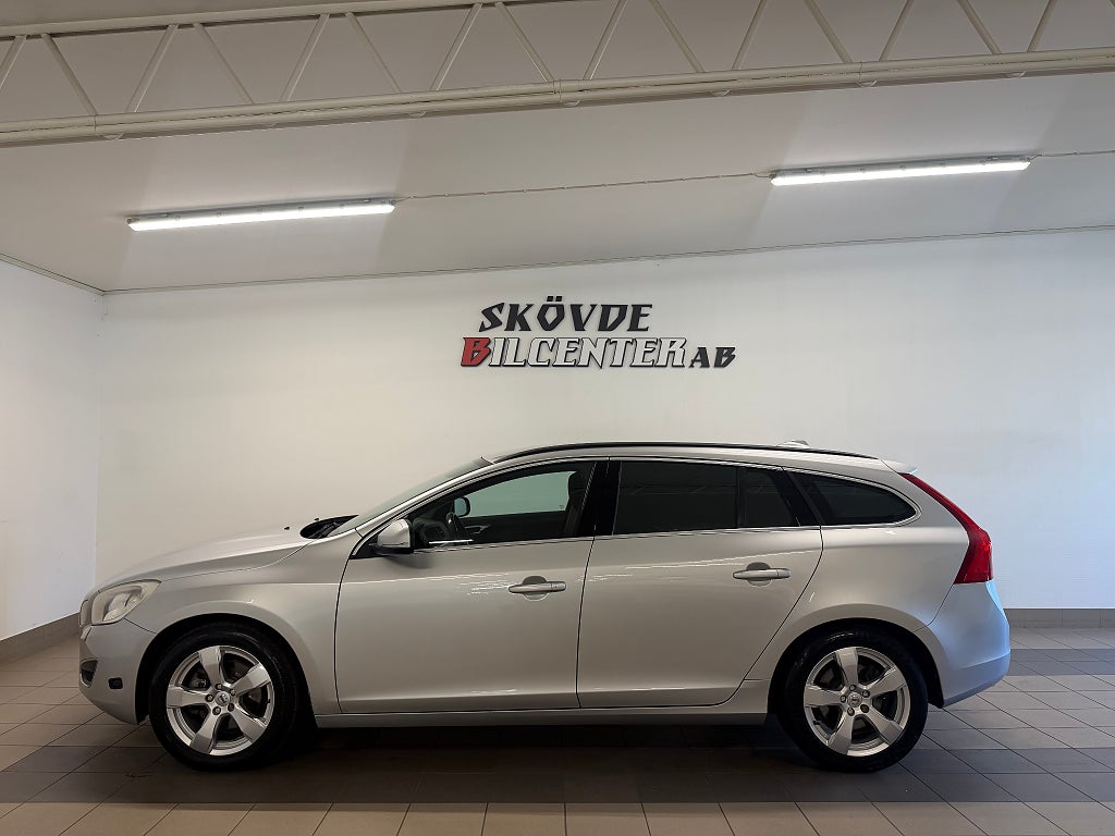 Volvo V60 T3 Momentum/BusinessEdition/Nyservad/Drag/Motorvärmare