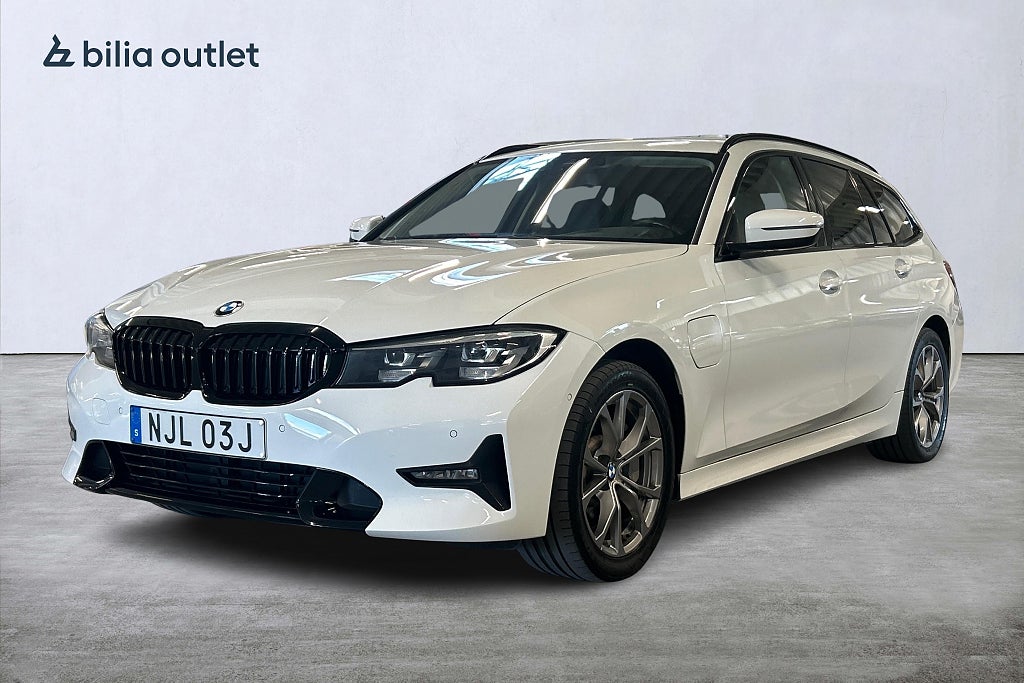 BMW 330e xDrive Touring aut Sport line 292hk Navi Drag B-kamera