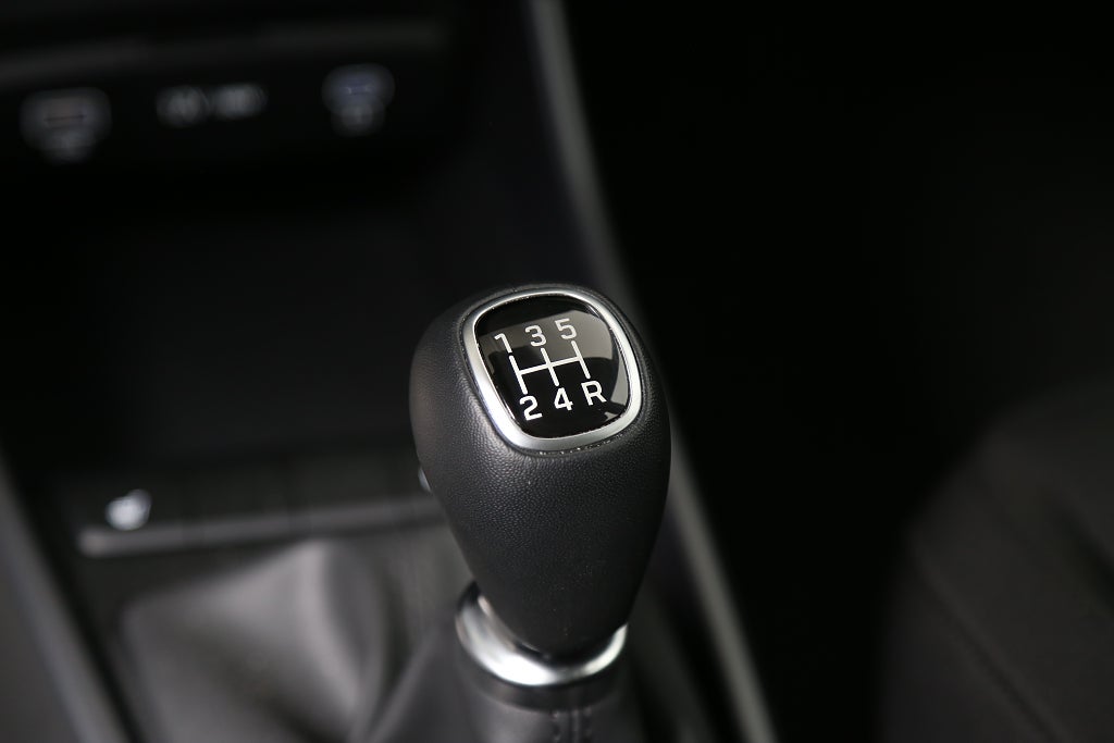Hyundai Bayon 1,2 MPi Essential Kamera Leasbar CarPlay 2025