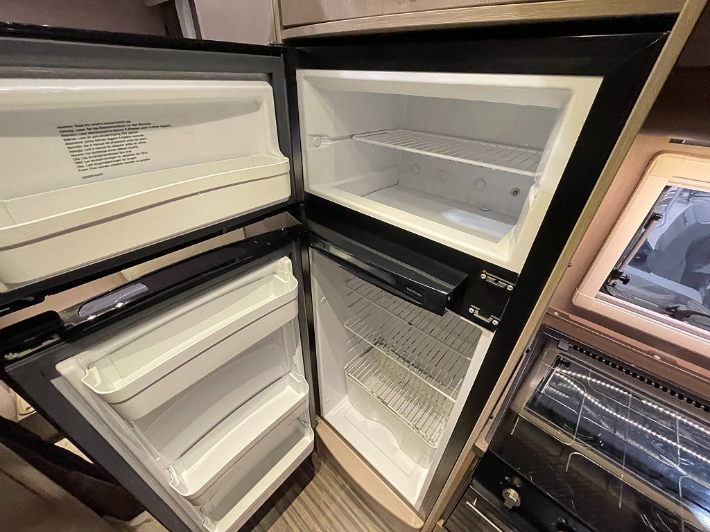 Adria Matrix Supreme 687 SL / ALDE / Taksäng / Solcell /Ugn /  - Adria