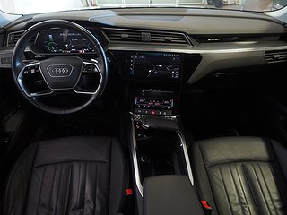 SUV Audi E-Tron 14 av 22
