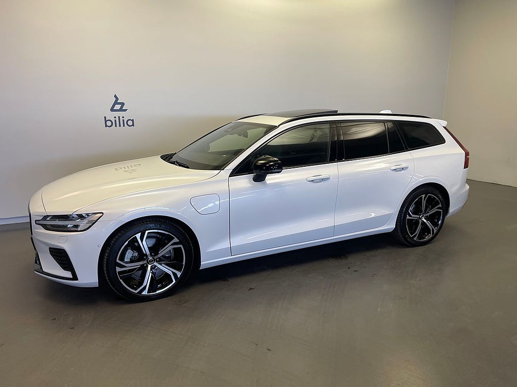 Volvo V60 T6 Plus Dark Nordic Edition / Panoramaglastak / Tonade rutor / H