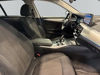 BMW 530e xDrive Touring PLUG-IN Drag Värmare Kamera S&V-däck