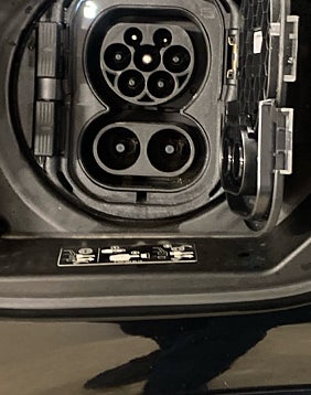 SUV Mercedes-Benz EQA 10 av 12