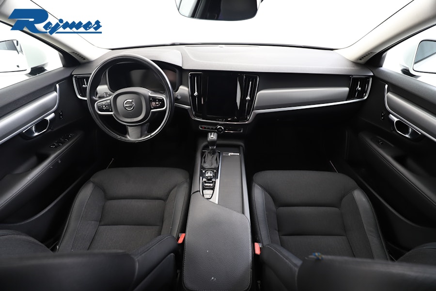 Volvo V90 D4 AWD Momentum Advanced SE II 2020, bild 2/50