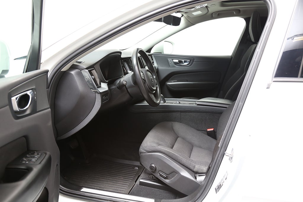 Volvo XC60 T8 Twin Engine AWD Momentum Edt Aut Pano Drag Leasbar 2020