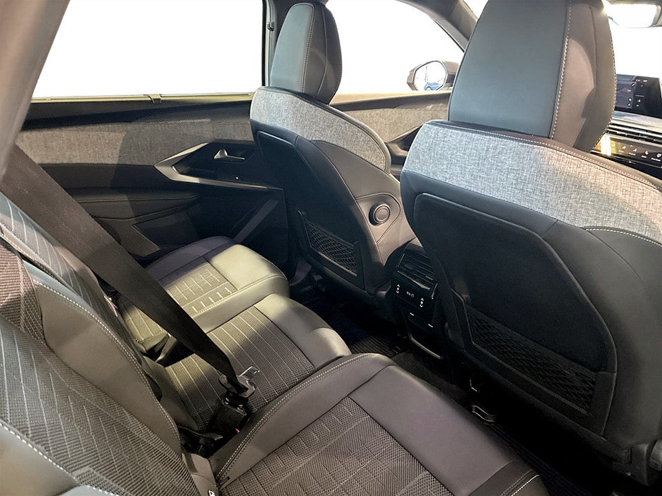 Bild på Peugeot 5008 GT Hybrid 145hk Aut 7-SITS B-KAMERA CARPLAY