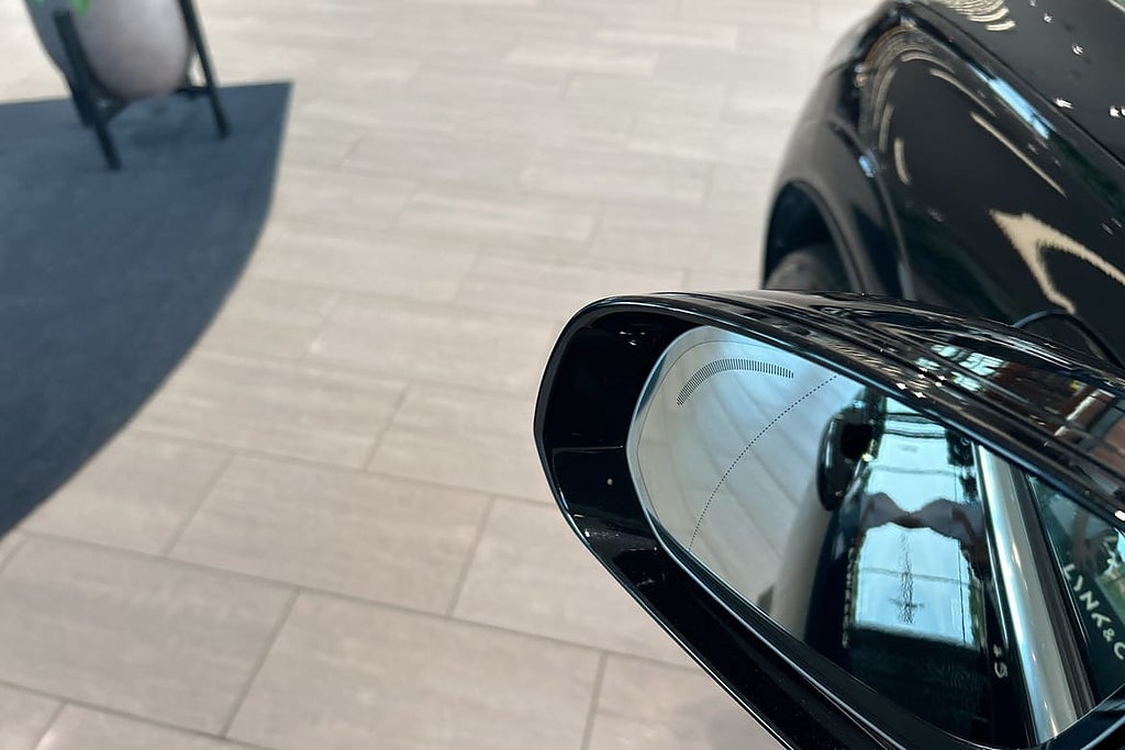 Volvo XC60 Recharge T6 II Ultimate Bright Drag H/K PANO