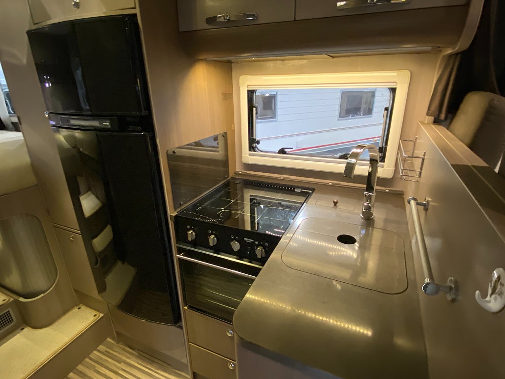 Adria Matrix Supreme 687 SL / ALDE / Taksäng / Solcell /Ugn /  - Adria