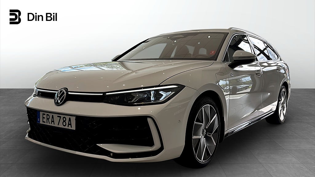 Volkswagen Passat Sportscombi R-LINE 272 hk Drag/Värmare/Panoram