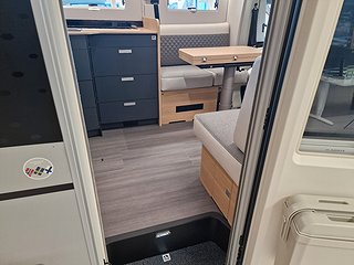 Husbil-halvintegrerad Adria CORAL 670 DL 16 av 36
