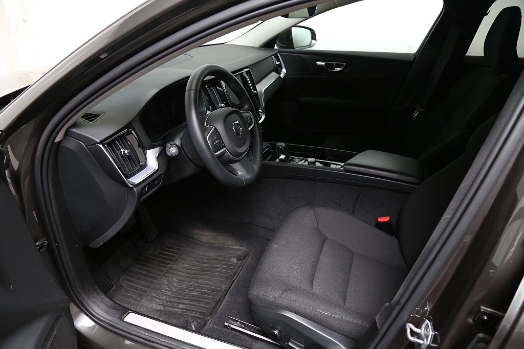 Volvo V60 B4 Diesel 197hk Momentum Aut Navi Kamera VOC Leasbar 2022