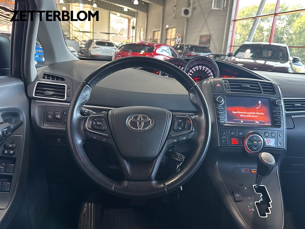 Kombi Toyota Verso 12 av 16