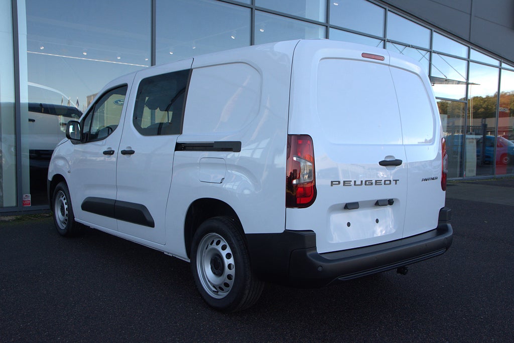 Peugeot Partner Crew Cab 5-sits 130hk Automat