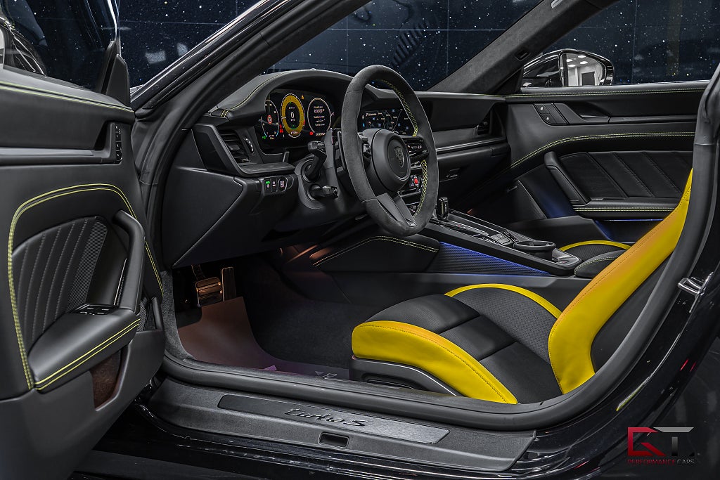 Porsche 911 992.2 Turbo S MOMS Burmester Lift Interiörpaket Glastak
