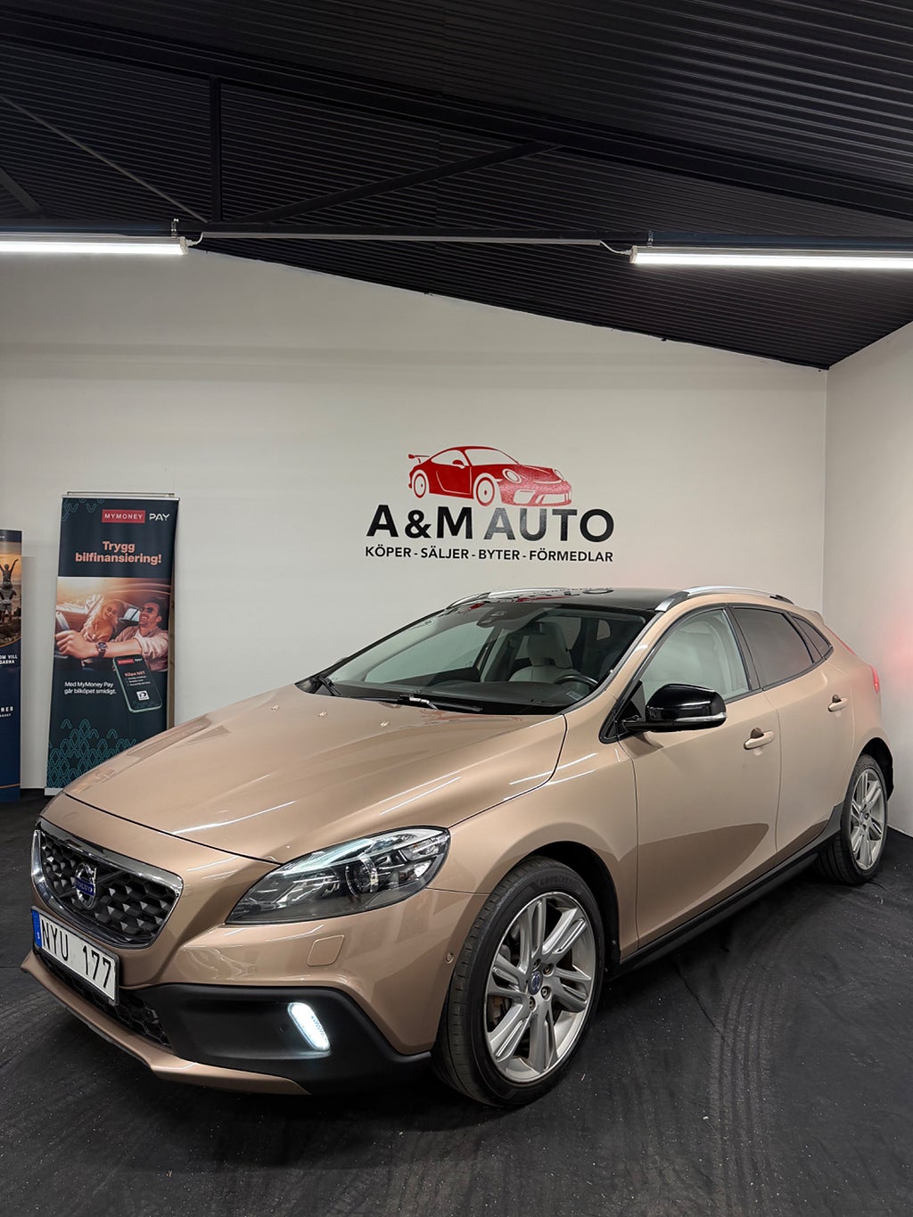 Volvo V40 Cross Country D3 Geartronic Summum - Pano / Sensorer / Navi / Keyless