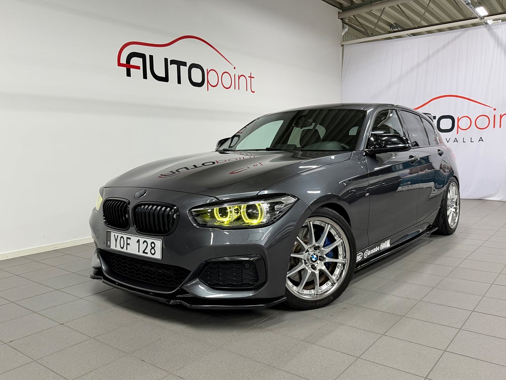 BMW M140i xDrive Sv-såld/Facelift/MHD Steg 2/Maxton/H&K Ljud 